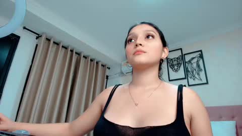 Snapshot of littlemolly_pregnant chatting on March 2, 2025, 7:21 am Sarahs Room online show from March 2, 2025, 7:21 am