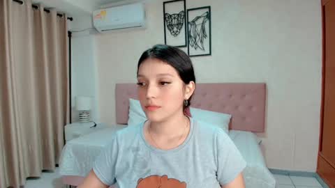 Snapshot of littlemolly_pregnant chatting on March 4, 2025, 3:11 am Sarahs Room online show from March 4, 2025, 3:11 am