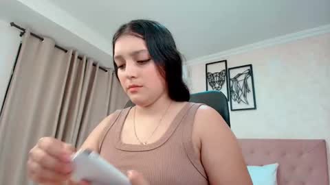 Snapshot of littlemolly_pregnant chatting on September 19, 2025, 9:15 pm Sarahs Room online show from September 19, 2025, 9:15 pm