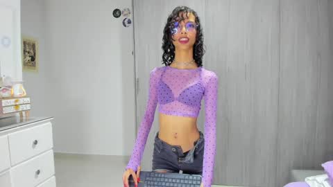 Luna online show from December 4, 2024, 9:35 pm