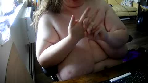 Loryn online show from June 18, 2026, 11:31 pm