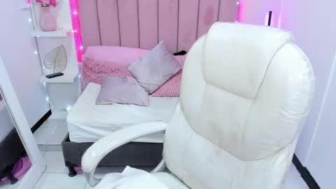  sofii  online show from October 2, 2025, 9:11 pm