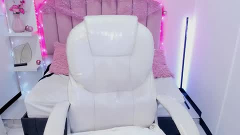  sofii  online show from March 3, 2026, 11:10 pm