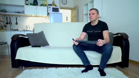 Little Tifany online show from February 10, 2025, 11:25 am