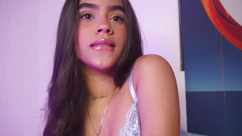 littletammy_ online show from November 30, 2025, 2:43 pm