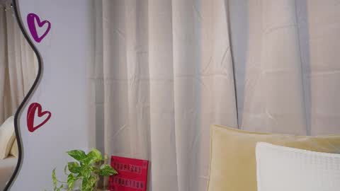 littletammy_ online show from December 21, 2025, 4:47 pm