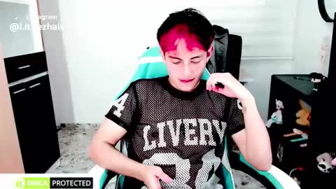 littlezhalem online show from December 23, 2025, 5:49 am