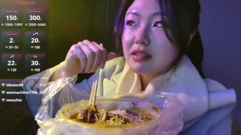 Snapshot of liunana chatting on February 17, 2025, 11:23 am nana online show from February 17, 2025, 11:23 am