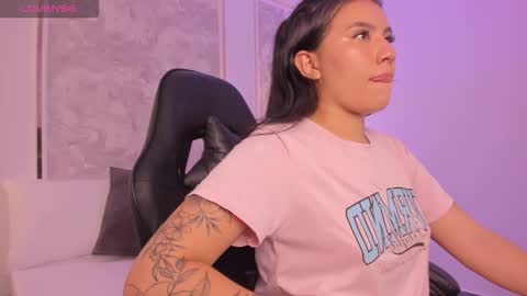 liv honeey  online show from October 29, 2025, 2:47 am