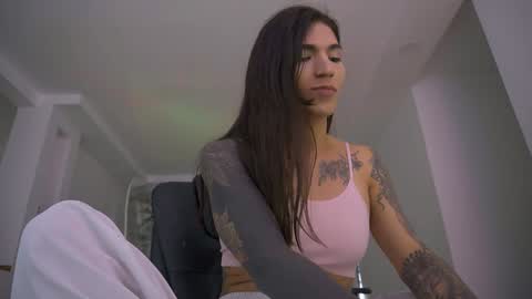 Emily  R online show from January 28, 2025, 3:14 pm