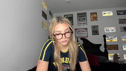 Livvy online show from November 19, 2025, 4:23 am