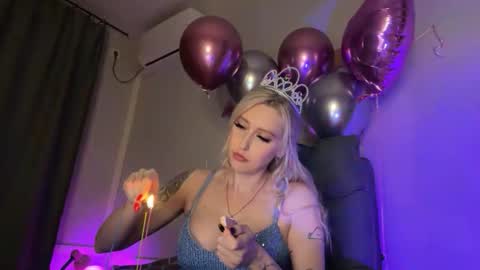 Liya Ray online show from December 1, 2025, 10:37 pm