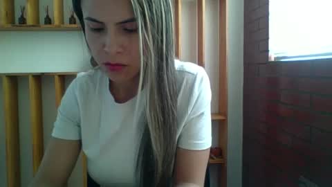 liz_28 online show from October 16, 2025, 4:30 pm