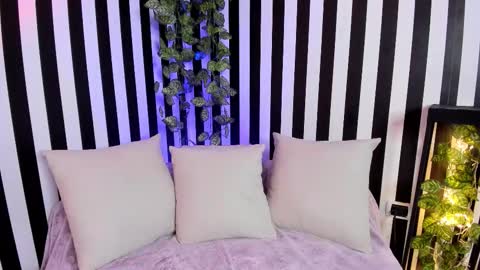 Liz  online show from September 26, 2025, 12:09 pm