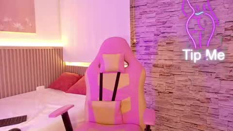 liz_monserrat online show from October 8, 2025, 7:44 pm