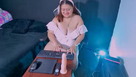 lizz_milf online show from September 15, 2025, 2:17 pm