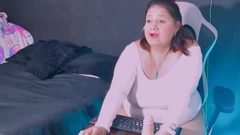 lizz_milf online show from September 16, 2025, 4:02 am