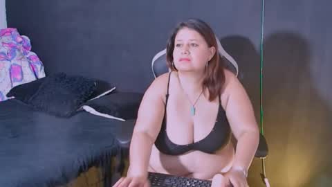 lizz_milf online show from September 18, 2025, 2:13 am