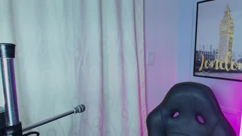 Lizz  online show from December 30, 2024, 11:59 am