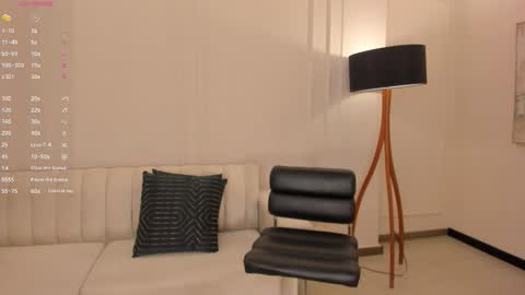 Lizzi  online show from November 22, 2025, 9:36 pm