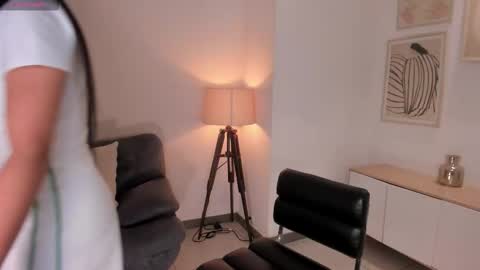 Lizzi  online show from February 15, 2026, 12:03 pm