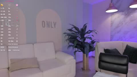 Lizzi  online show from March 24, 2026, 8:25 pm