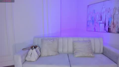 Lizzi  online show from April 5, 2026, 5:21 pm