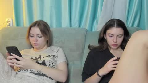 lizzi_muur online show from December 11, 2024, 6:52 pm