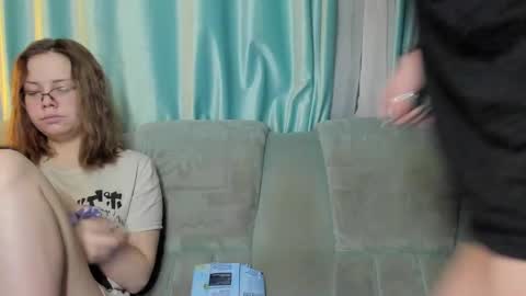 lizzi_muur online show from December 16, 2024, 3:00 pm