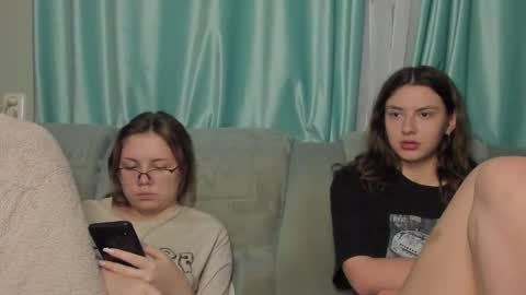 lizzi_muur online show from December 25, 2024, 7:56 pm