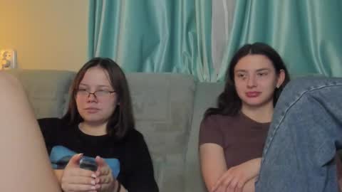 lizzi_muur online show from February 1, 2025, 6:29 pm