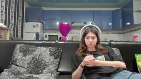 lizzi_muur online show from February 28, 2025, 7:03 pm