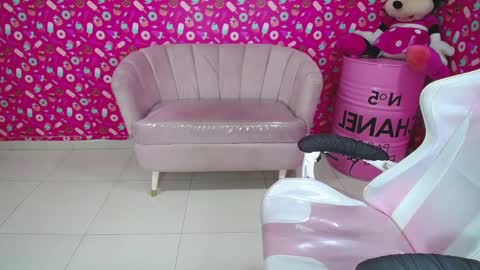 lizzie12_a online show from February 13, 2025, 9:51 am