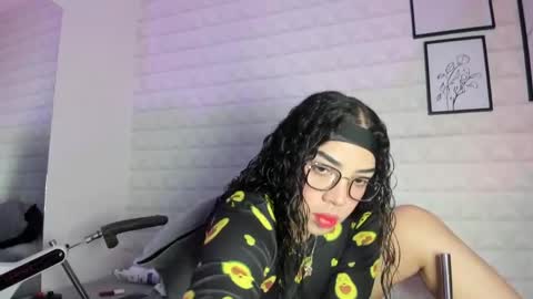 Snapshot of lizzie_evans chatting on May 20, 2026, 12:00 pm Lizzie online show from May 20, 2026, 12:00 pm