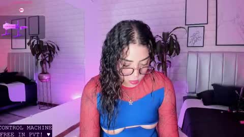 Snapshot of lizzie_evans chatting on May 28, 2026, 12:02 pm Lizzie online show from May 28, 2026, 12:02 pm
