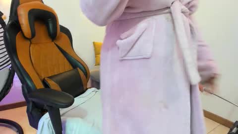 lizzie_williamss online show from September 24, 2025, 3:43 am