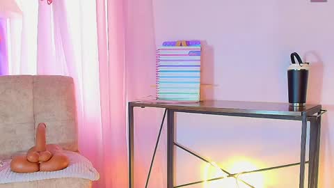 lizzy_kane online show from April 18, 2026, 8:20 pm