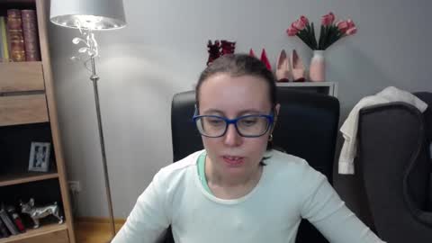 Lizzy online show from December 23, 2025, 5:38 am