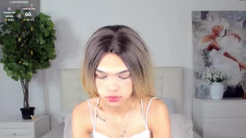 lizzydelrey online show from April 4, 2026, 1:15 am