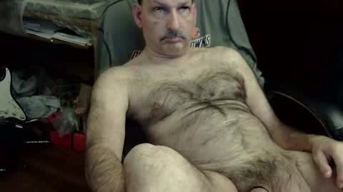 loades182025 online show from November 18, 2025, 2:28 am