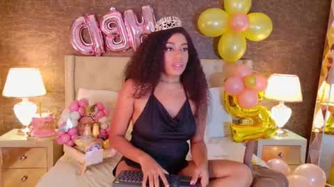  LOANA  online show from February 24, 2026, 7:01 pm