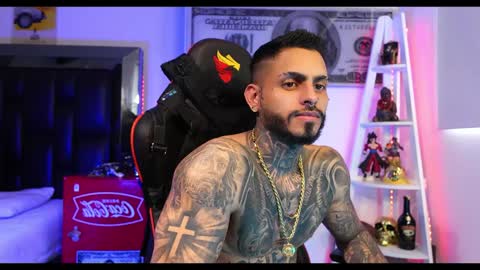 logan_hugh8 online show from December 21, 2024, 4:36 pm