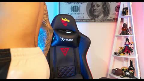 logan_hugh8 online show from February 22, 2025, 5:57 pm