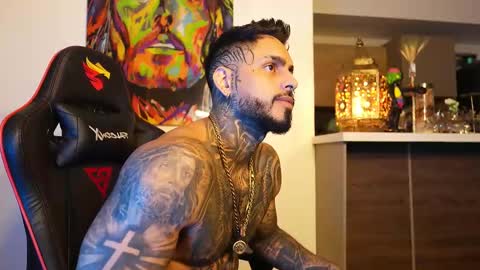 logan_hugh8 online show from October 7, 2025, 5:26 am