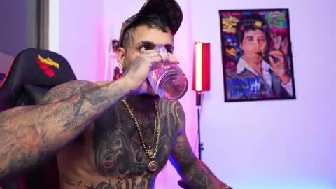 logan_hugh8 online show from October 31, 2025, 5:52 am