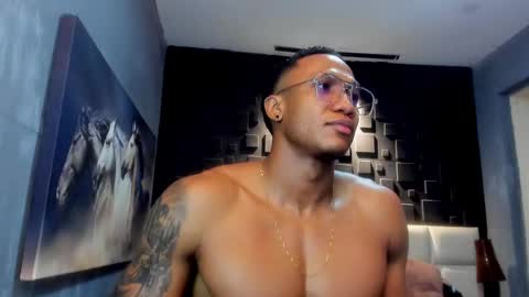 logan_varela online show from December 17, 2024, 11:49 pm