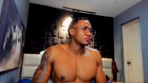 logan_varela online show from December 19, 2024, 10:13 am