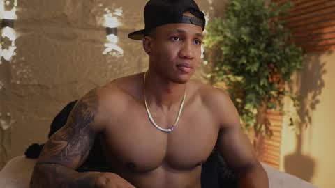 logan_varela online show from November 21, 2025, 4:38 pm