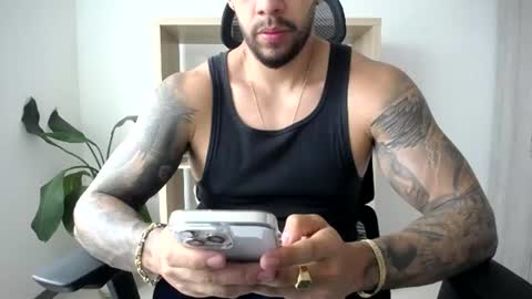 Snapshot of loganhod chatting on June 26, 2026, 5:17 pm Logan Wolfp online show from June 26, 2026, 5:17 pm