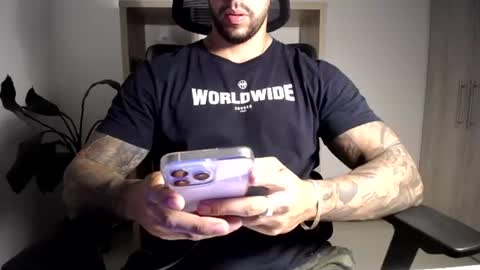 Snapshot of loganhod chatting on July 6, 2026, 2:41 am Logan Wolfp online show from July 6, 2026, 2:41 am